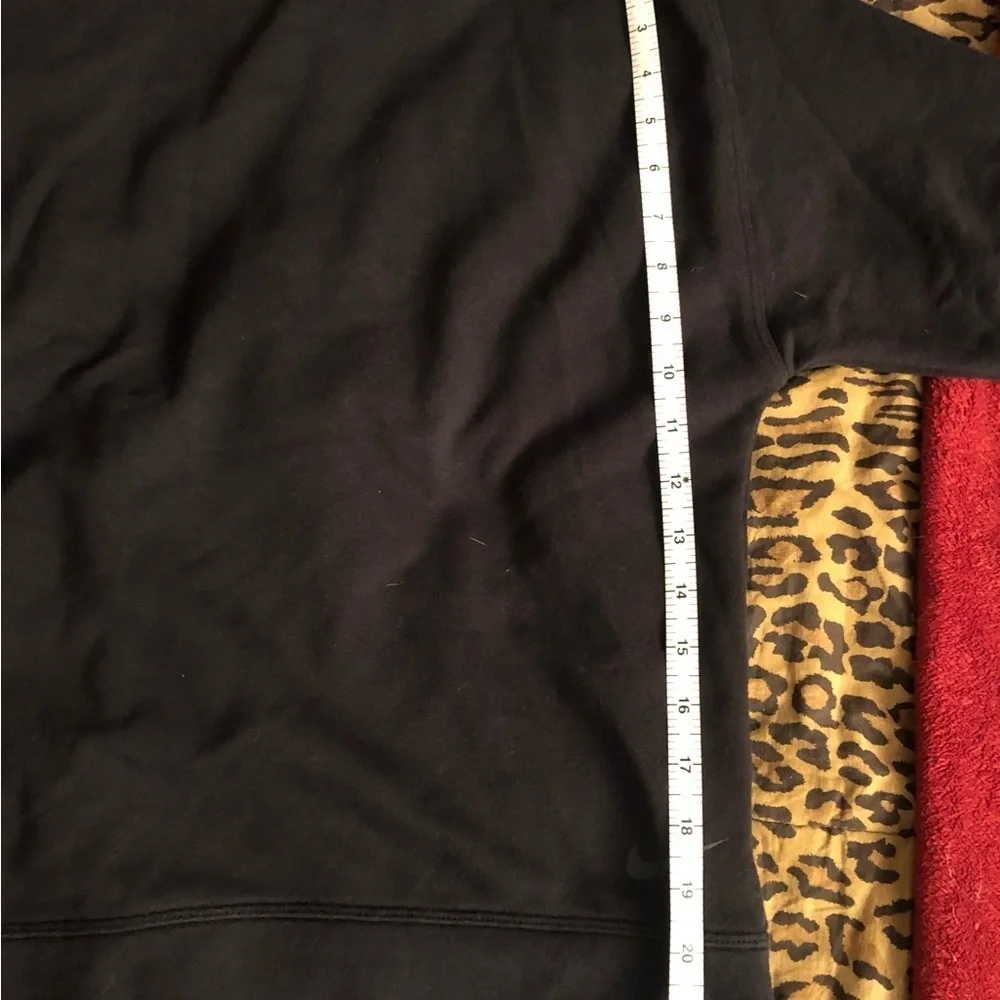 Nike Dri Fit size XL black open V-back long sleeve sweatshirt size Large